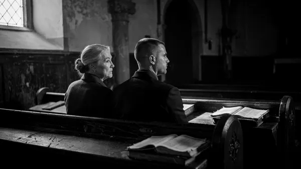 Icebreakers That Work at Funerals, Memorials, or Somber Gatherings