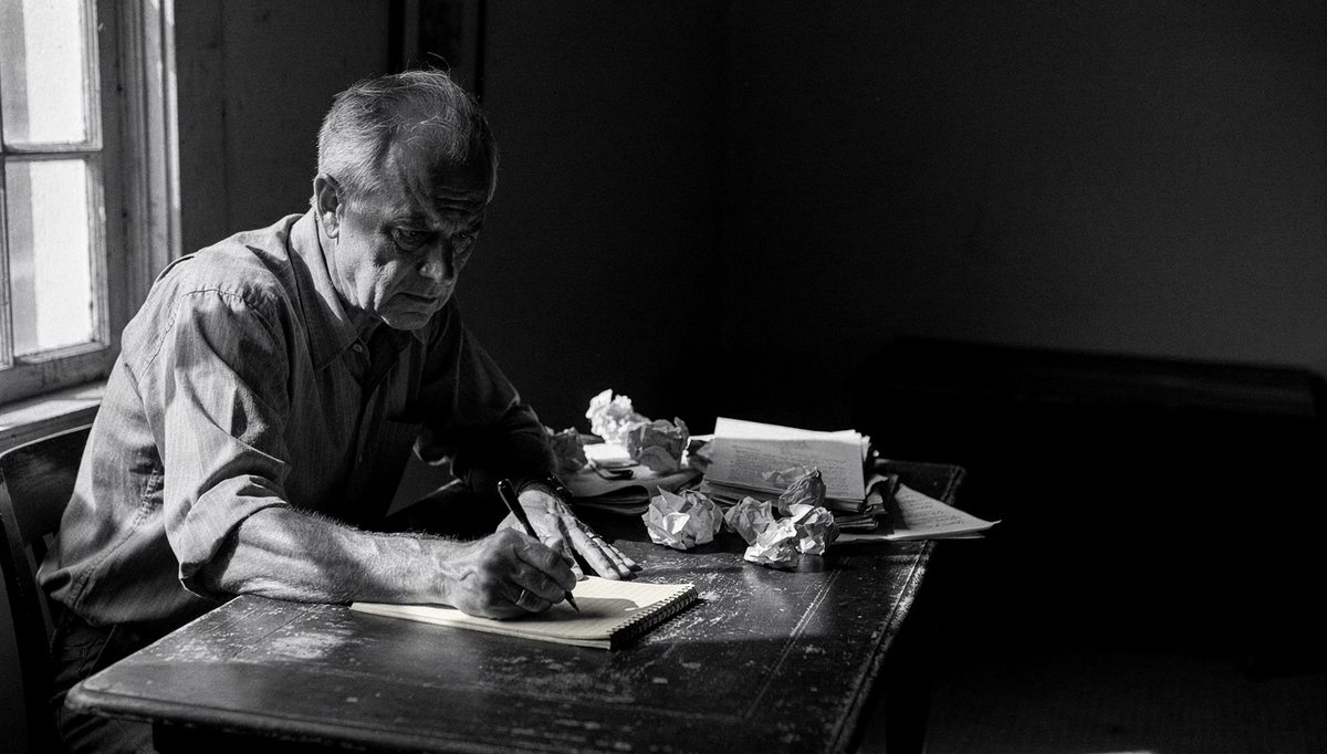 Man preparing notes for clarity checklist confronting toxic traits