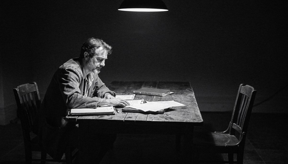 Lone negotiator at table where anchoring backfires negotiation