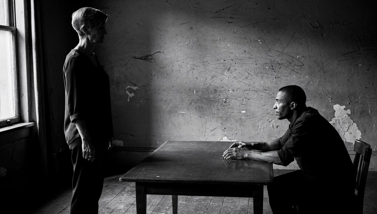 Leader and team member body language contrast in workplace setting